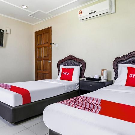 Oyo 90376 Centre Point Hotel Limbang Exteriér fotografie