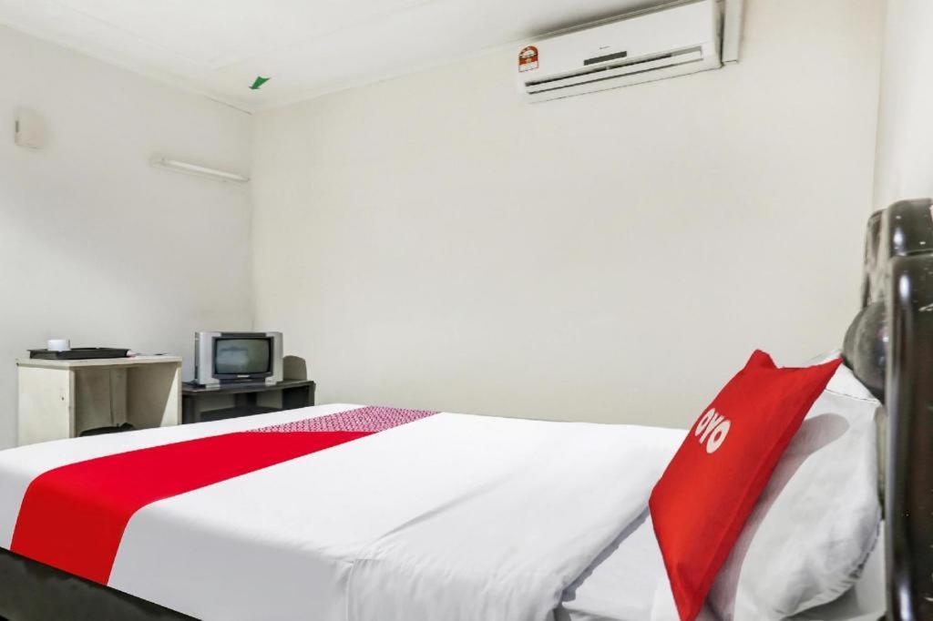 Oyo 90376 Centre Point Hotel Limbang Exteriér fotografie