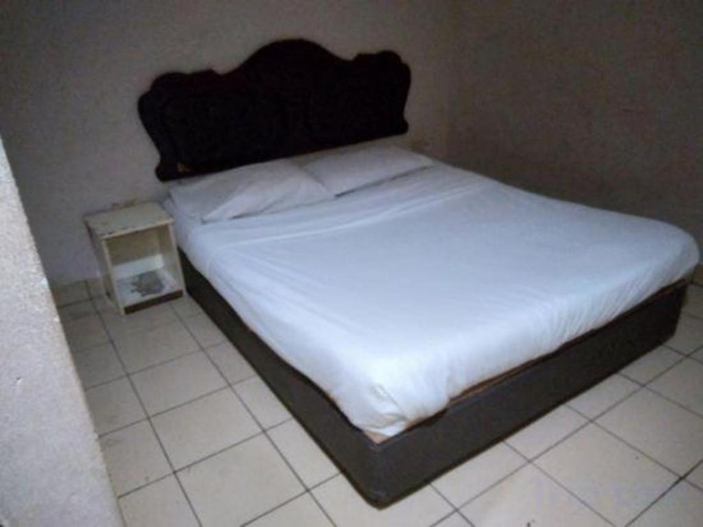 Oyo 90376 Centre Point Hotel Limbang Exteriér fotografie