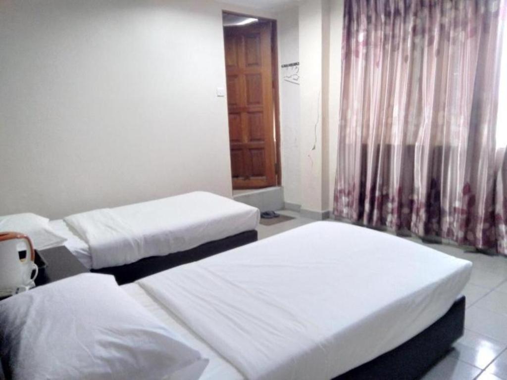 Oyo 90376 Centre Point Hotel Limbang Exteriér fotografie